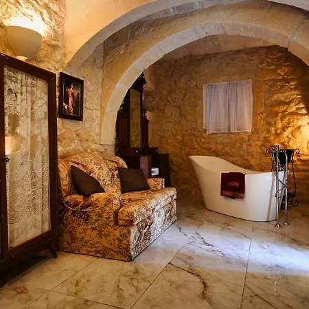 Fully-detached Pool-house 'il-holma' In Gozo *