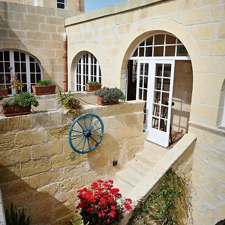 Fully-detached Pool-house 'il-holma' In Gozo