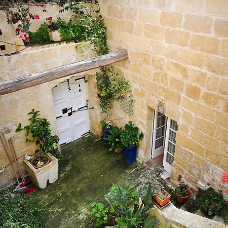 Fully-detached Pool-house 'il-holma' In Gozo *