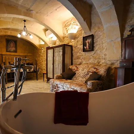 Fully-detached Pool-house 'il-holma' In Gozo * Xewkija