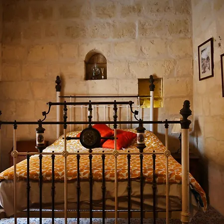 Fully-detached Pool-house 'il-holma' In Gozo Xewkija