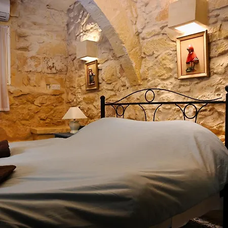 Fully-detached Pool-house 'il-holma' In Gozo