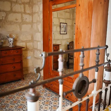 Fully-detached Pool-house 'il-holma' In Gozo Xewkija