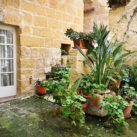 Fully-detached Pool-house 'il-holma' In Gozo Penzion